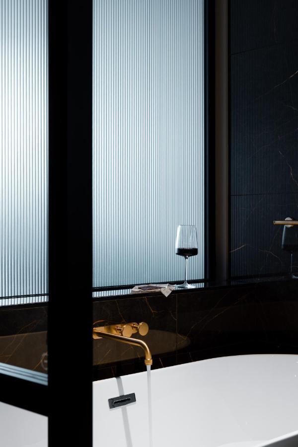 Ebb-Dunedin Eksteriør bilde A glass of wine