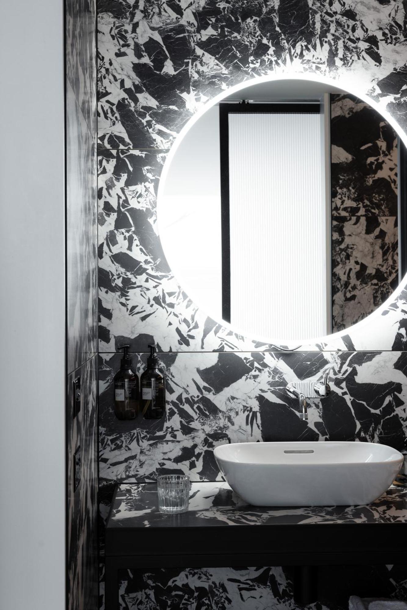 Ebb-Dunedin Eksteriør bilde Bathroom in the hotel
